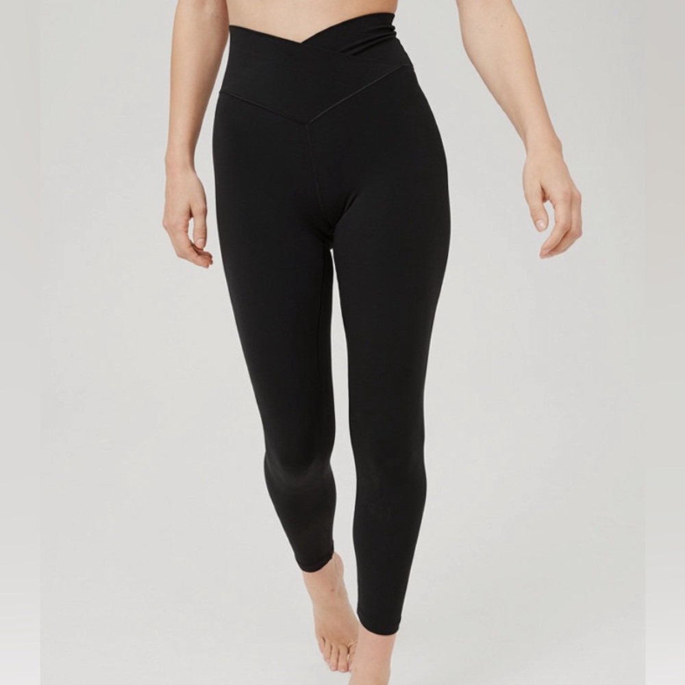 (sold) aerie black crossover leggings